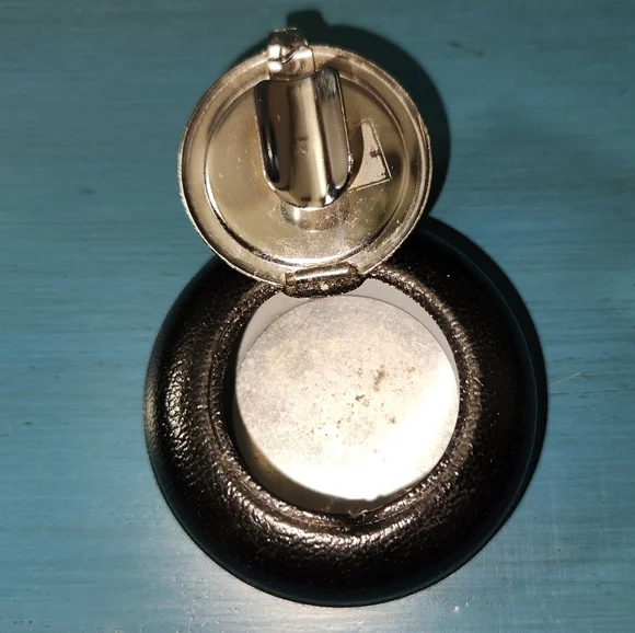 Vintage Pocket Ashtray - Picture 7 of 9